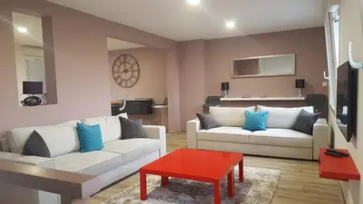 Télévision ou salle de divertissement dans l'établissement La Villa Geiss