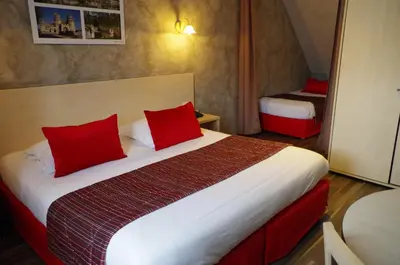 Un ou plusieurs lits dans un hébergement de l'établissement Logis Hotel Beaudon