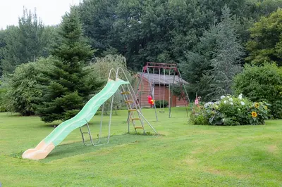 Aire de jeux pour enfants de l'établissement Gite Des Peupliers