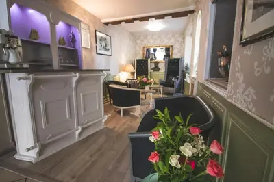 Cuisine ou kitchenette dans l'établissement Hôtel De La Banniere De France