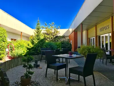 Restaurant ou autre lieu de restauration dans l'établissement Logis Auberge Des Moissons