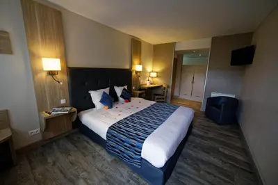Un ou plusieurs lits dans un hébergement de l'établissement Logis Auberge Des Moissons
