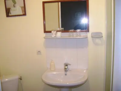 Salle de bains dans l'établissement Chambres d'hôtes L'Hirondelle