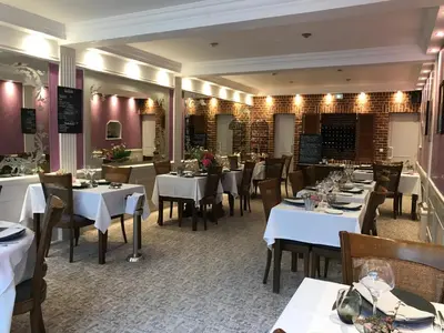 Restaurant ou autre lieu de restauration dans l'établissement Logis Hotel & Restaurant La Paix