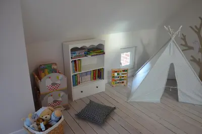 Bibliothèque dans la maison de vacances