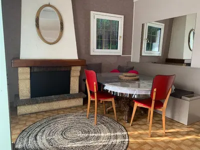 Coin salon dans l'établissement Le gîte du familistère