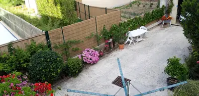 Jardin de l'établissement Le Logis du Vendangeur