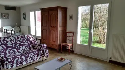 Coin salon dans l'établissement Gîte aux Portes de l'Argonne