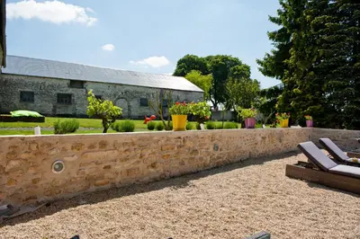 Jardin de l'établissement Le Prieuré Chambres d'hôtes