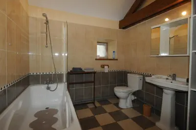 Salle de bains dans l'établissement Gite THEYS Floing