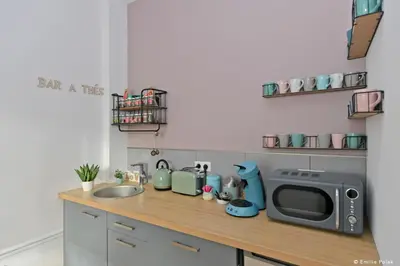 Cuisine ou kitchenette dans l'établissement Chambres d'hotes Les Nuits Pastel