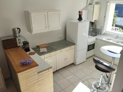 Cuisine ou kitchenette dans l'établissement 3 Gites- Le Roosevelt, Côte 204, Côte 204 Bis