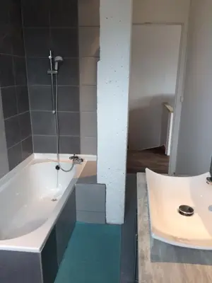 Salle de bains dans l'établissement Le gîte du Canal des Ardennes