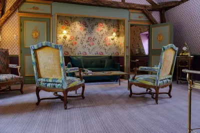 Coin salon dans l'établissement Château de Courcelles - Relais & Châteaux