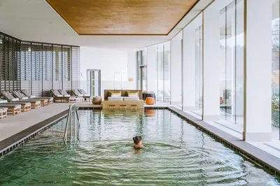 Piscine de l'établissement Royal Champagne Hotel & Spa ou située à proximité