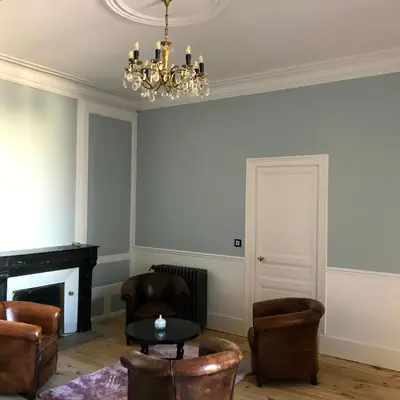 Coin salon dans l'établissement La Charuel