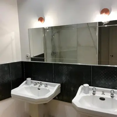 Salle de bains dans l'établissement La Charuel