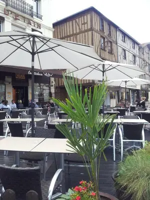 Restaurant ou autre lieu de restauration dans l'établissement Hotel du Pot d'Etain