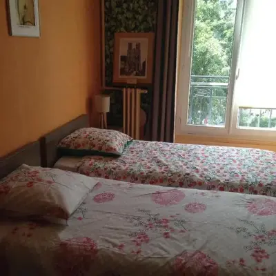 Chambre chez l'habitant sur petite place
