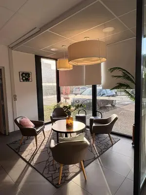 Coin salon dans l'établissement B&B HOTEL Meaux