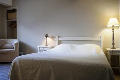 Un ou plusieurs lits dans un hébergement de l'établissement Hôtel Les Chevaliers