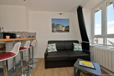 Coin salon dans l'établissement Comme à la Maison - DE LA TOUR