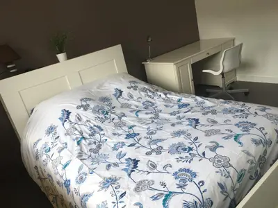 Un ou plusieurs lits dans un hébergement de l'établissement BedinReims elegant green bottle quiet and close to center free parking and wifi free ideal 5 à 9 Adultes