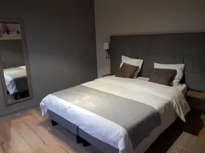 Un ou plusieurs lits dans un hébergement de l'établissement LOGIS - Château de la Motte - Hôtel & Restaurant
