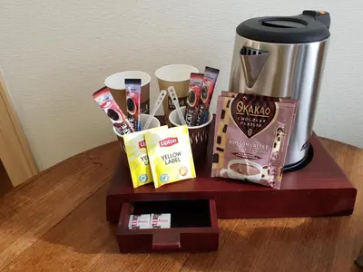 Plateau bouilloire dans l'établissement LOGIS - Château de la Motte - Hôtel & Restaurant