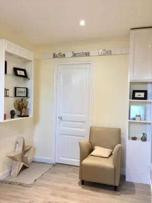 Coin salon dans l'établissement Maison d'Hôtes Joussaume Latour