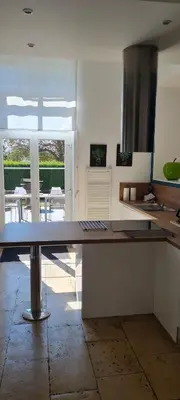 Cuisine ou kitchenette dans l'établissement Grand gîte 15 personnes, 9 chambres, 100km de Paris en Exclusivité
