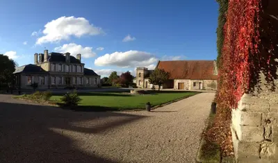 Jardin de l'établissement Grand gîte 15 personnes, 9 chambres, 100km de Paris en Exclusivité
