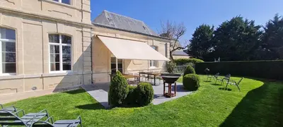Jardin de l'établissement Grand gîte 15 personnes, 9 chambres, 100km de Paris en Exclusivité