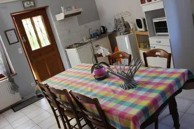 Cuisine ou kitchenette dans l'établissement Les Perrières