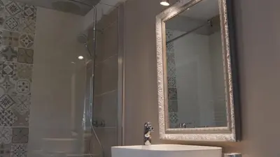 Salle de bains dans l'établissement Le Moulin de l'Ortille & SPA