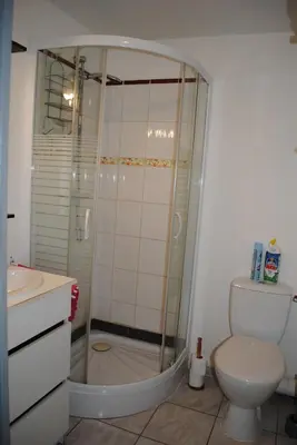 Salle de bains dans l'établissement Gîtes Ciel Bleu