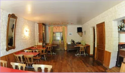 Coin salon dans l'établissement Hôtel L'Argonn' Auberge