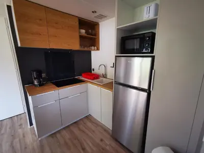 Cuisine ou kitchenette dans l'établissement Camping des Bondons