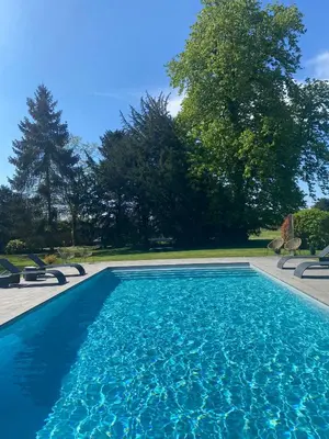 Piscine de l'établissement Le Baptistère - Adults only ou située à proximité