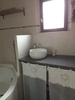 Salle de bains dans l'établissement Le Gîte du Château