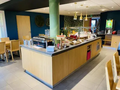 Restaurant ou autre lieu de restauration dans l'établissement Brit Hotel Reims Croix Blandin