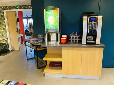 Cuisine ou kitchenette dans l'établissement Brit Hotel Reims Croix Blandin
