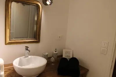 Salle de bains dans l'établissement Domaine La Garence