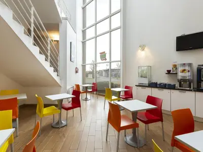 Coin salon dans l'établissement Hôtel F1 Reims Tinqueux