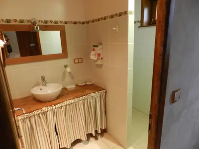 Salle de bains dans l'établissement Les Mout'Anes
