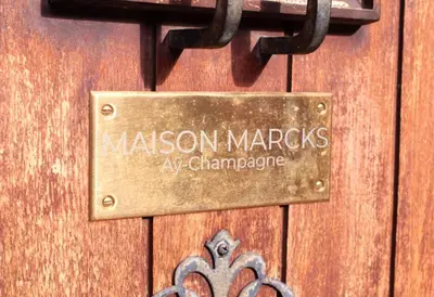 Certificat, récompense, panneau ou autre document affiché dans l'établissement Maison Marcks Champagne
