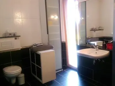 Salle de bains dans l'établissement Le Chalet Champenois