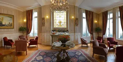 Coin salon dans l'établissement Hôtel Castel Jeanson