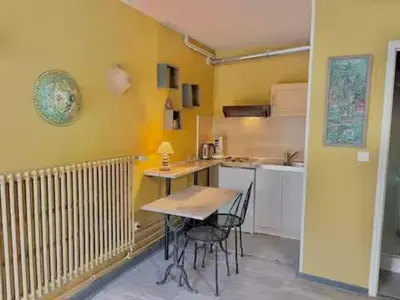 Cuisine ou kitchenette dans l'établissement LA MONGEARDIERE