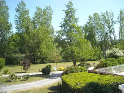 Jardin de l'établissement Hôtel Acostel